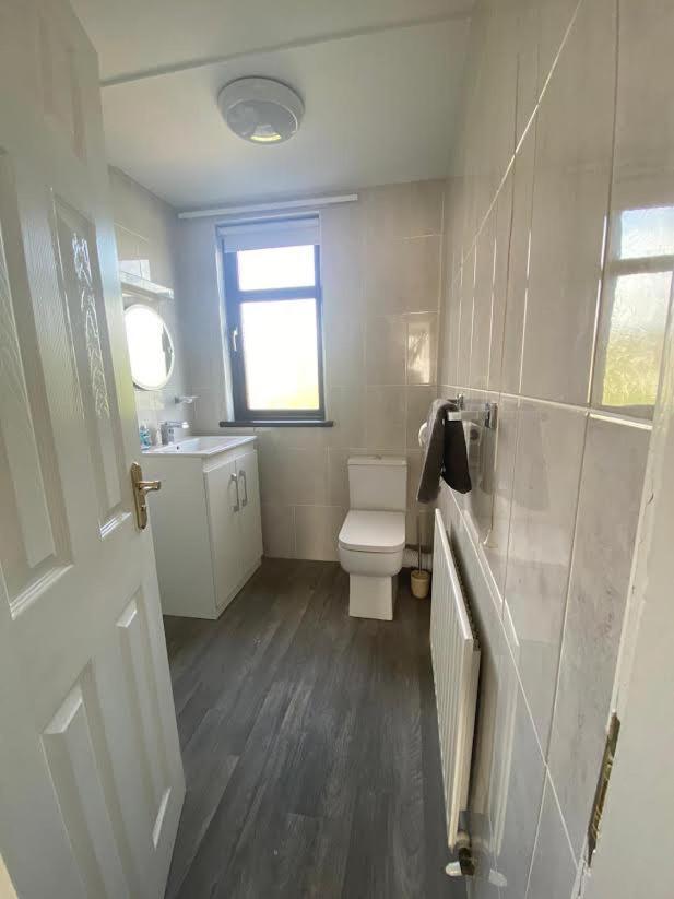 Modern 3 Bedroom House Close To The Centre Appartement *